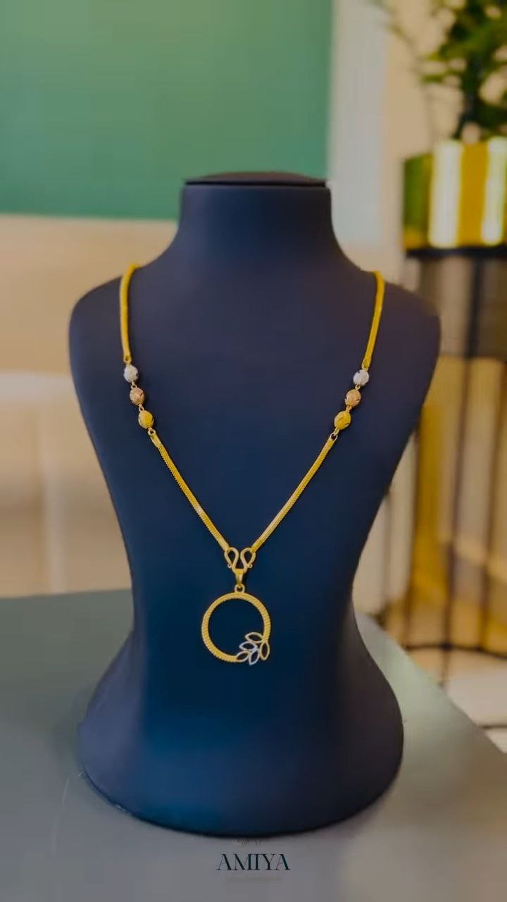 Interlocking Circle Gold Pendant Necklace