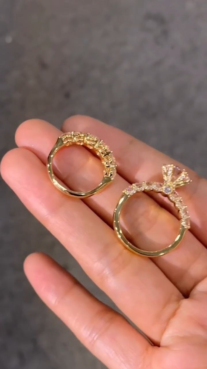 Round Brilliant Diamond Ring Set with Matching Band