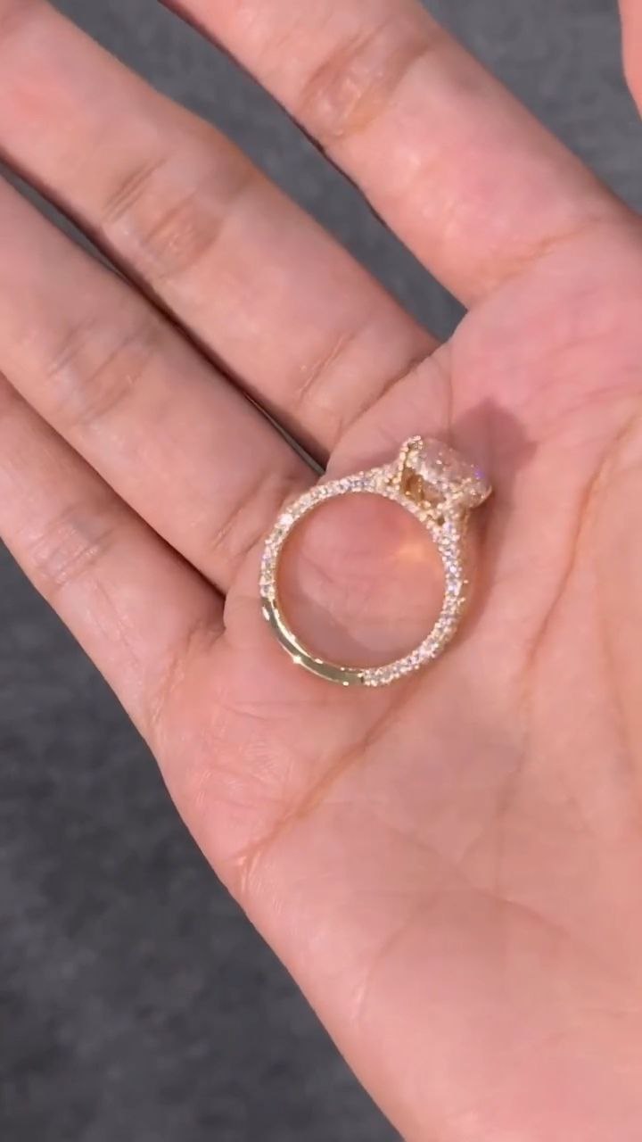 Elegant gold ring with stones