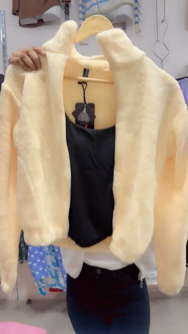 Women’s Plush Faux Fur Cropped Winter Jacket