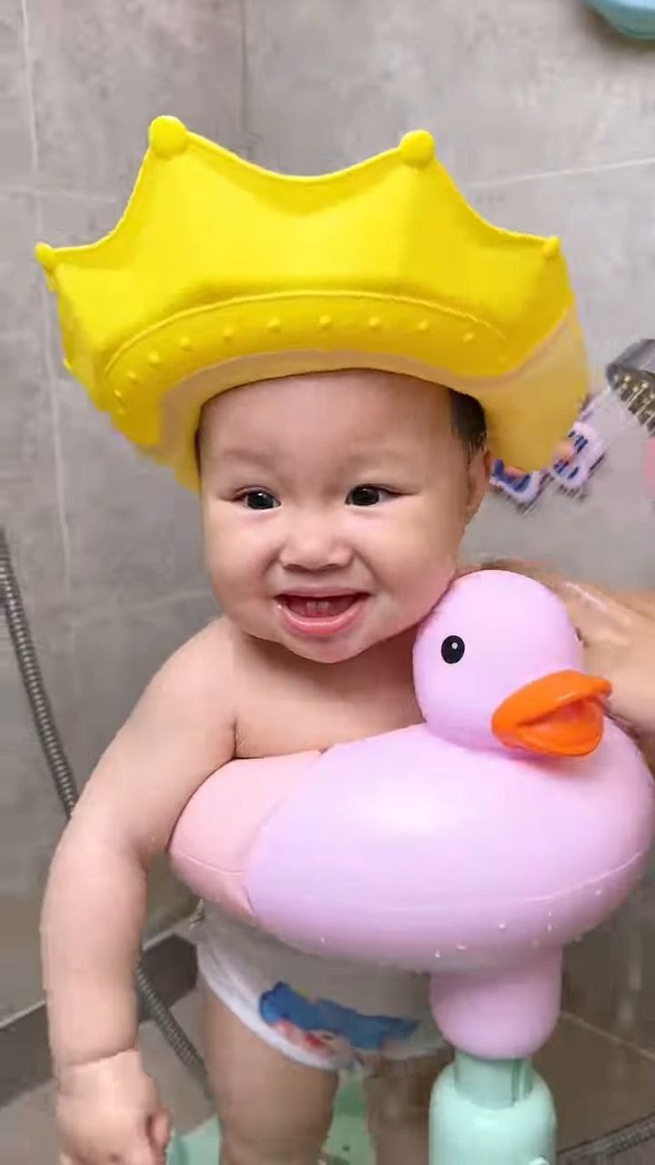 Baby Standing Bath Support with Safety Ring Design
