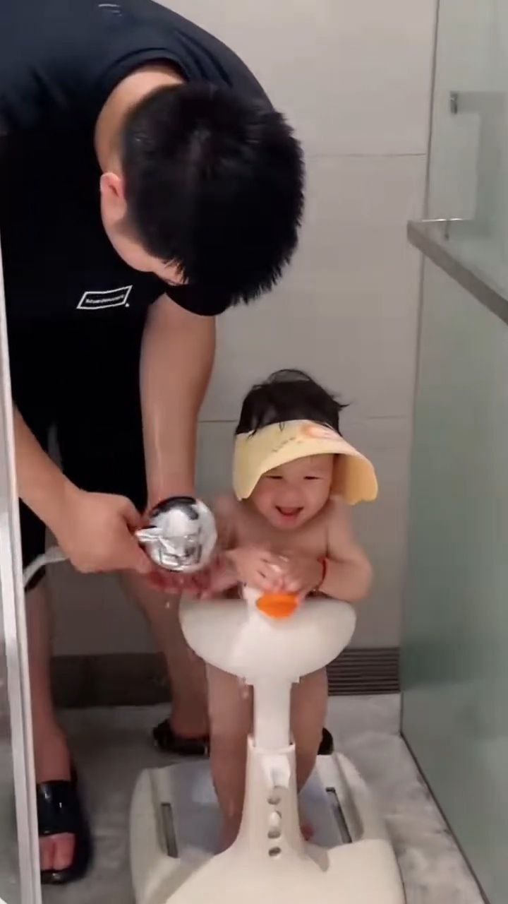 Adjustable Baby Bath & Shower Stand with Support Ring