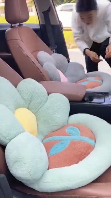 Flower-Shaped Car Seat Cushion with Lumbar Support