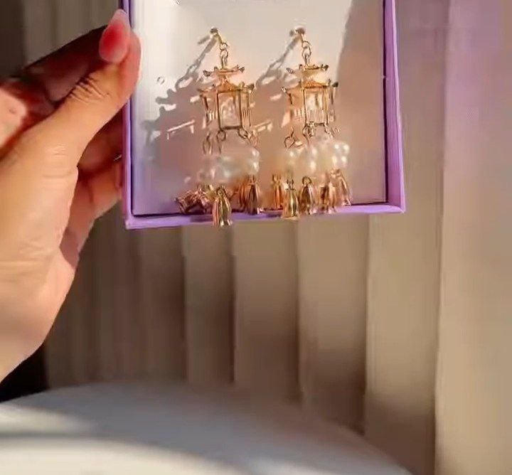 Elegant Pearl Drop Earrings with Gold Accents