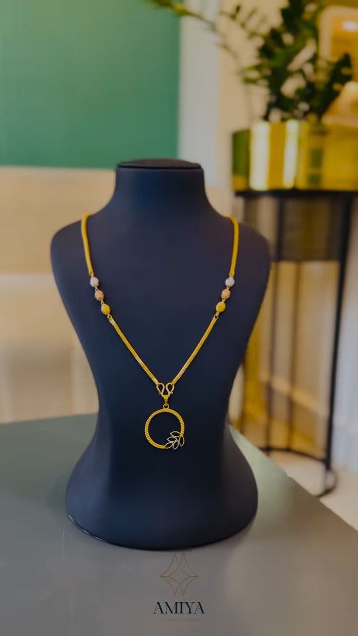 Interlocking Circle Gold Pendant Necklace