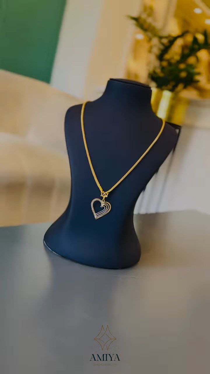Interlocking Circle Gold Pendant Necklace