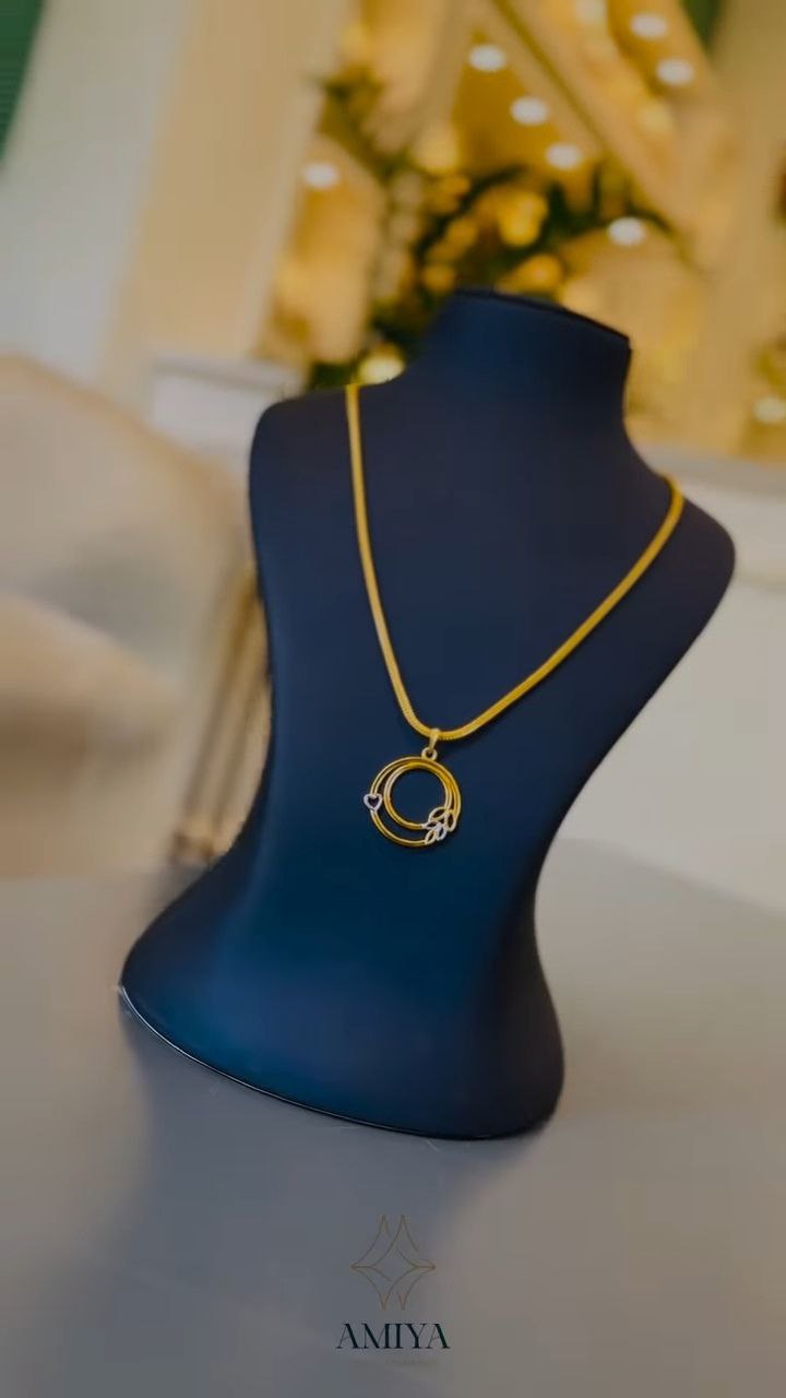 Interlocking Circle Gold Pendant Necklace