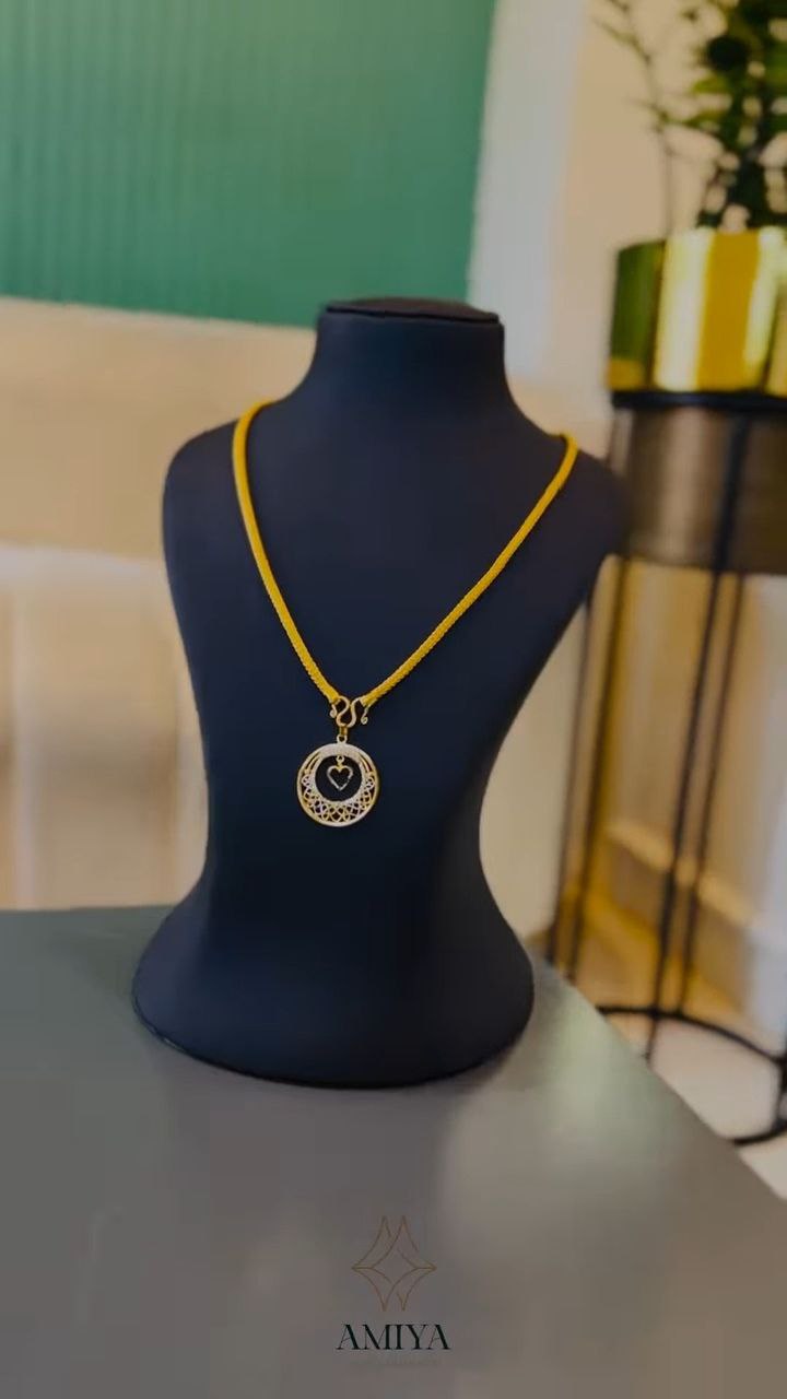 Interlocking Circle Gold Pendant Necklace