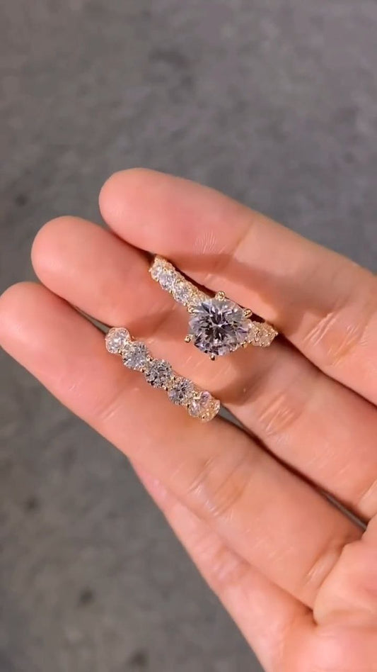 Round Brilliant Diamond Ring Set with Matching Band