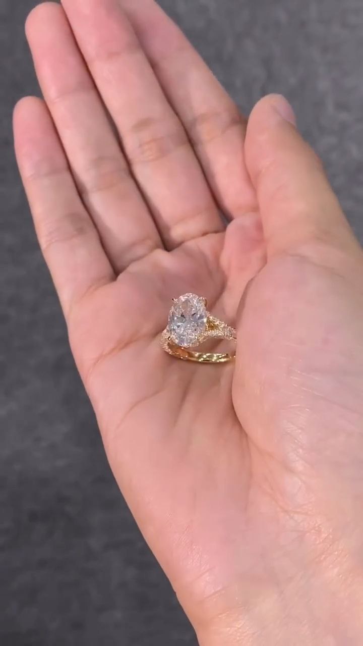 Elegant gold ring with stones
