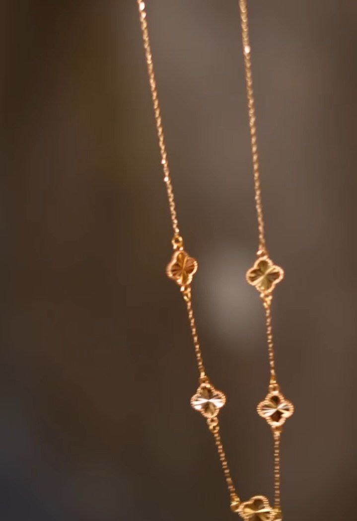 Golden Clover Motif Chain Necklace