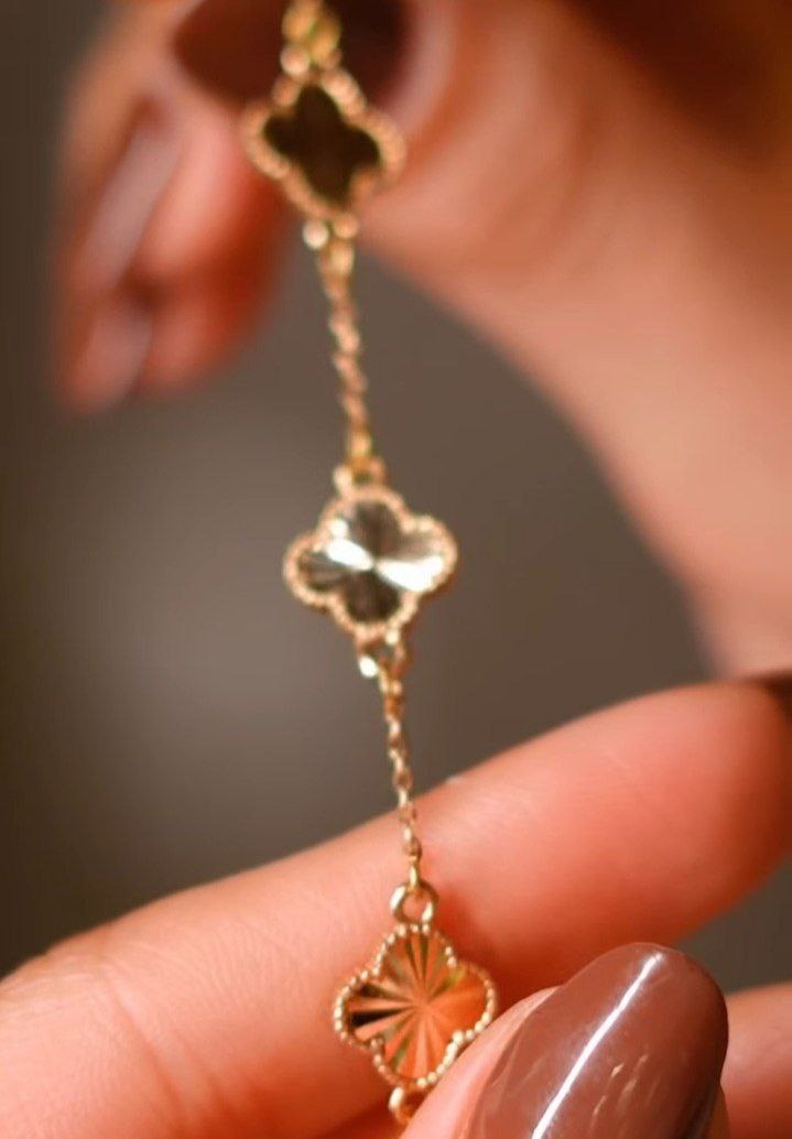 Golden Clover Motif Chain Necklace