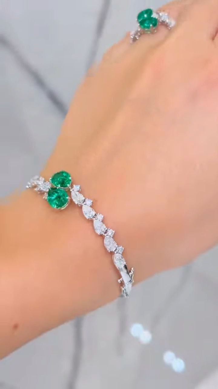 Dual Emerald Oval Stone Diamond-Style Ring